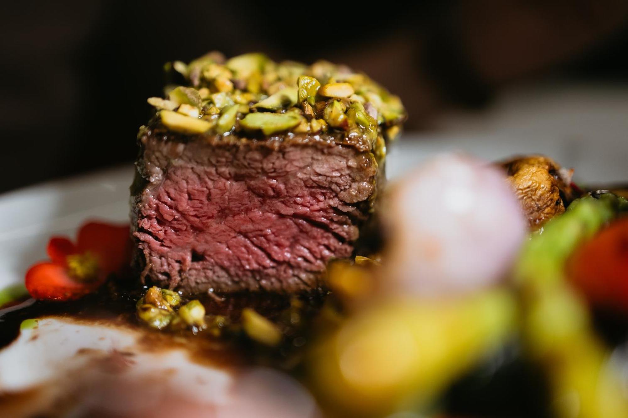 Hotel Platinia Cluj-Napoca Extérieur photo A pistachio crusted steak